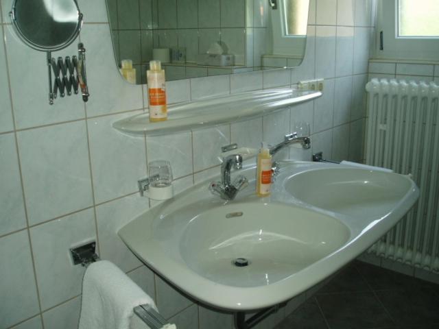 Schwarzwaldhotel / Вольфах Номер фото